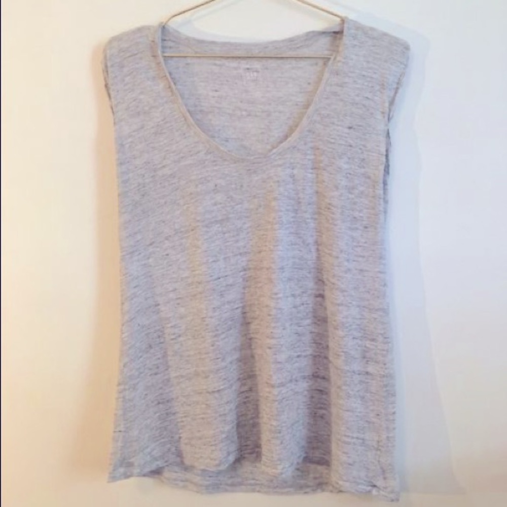 Gray sleeveless Gap top in size small.